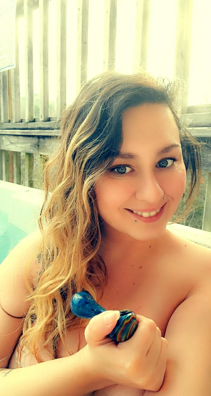 Wake, bake and hot tub 💦 posted by lmichele409