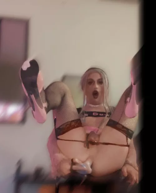 Walk in and see me like 😅 by sissygirlTiffannny