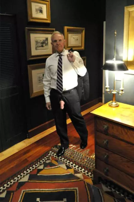 walk into the room (x-post r/SuitedMen) by peludoporfavor