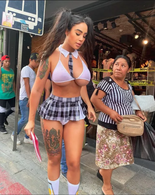 Walking around promiscuously without giving a fuck by twilightbreakin