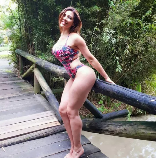 Walks ✌🏻 (f) by spicylatxna