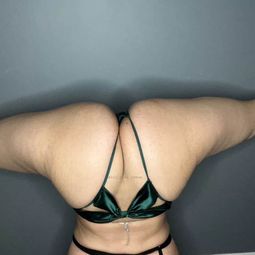 wall split, anyone? 🧚🏽 posted by lil_miss_oshun