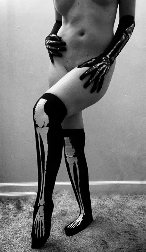 Wanna bone? ☠️ by 6roundsin