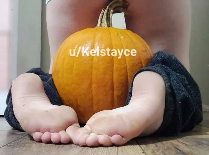 Wanna carve my pumpkin? by Kelstayce