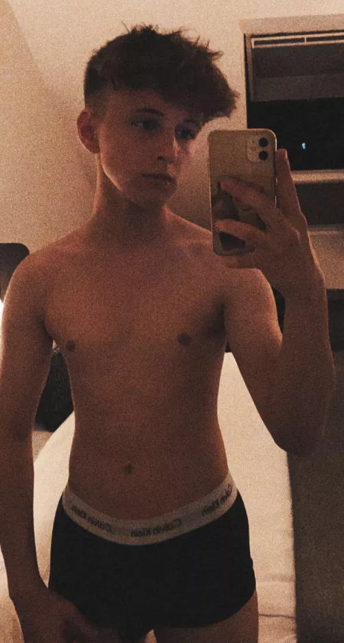 Wanna Chat ? Just Follow me and dm me 🙈😝 by T3stytw1nk