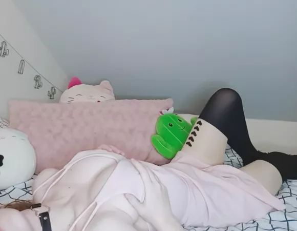 wanna come squeeze them for me? by catgirlrightss