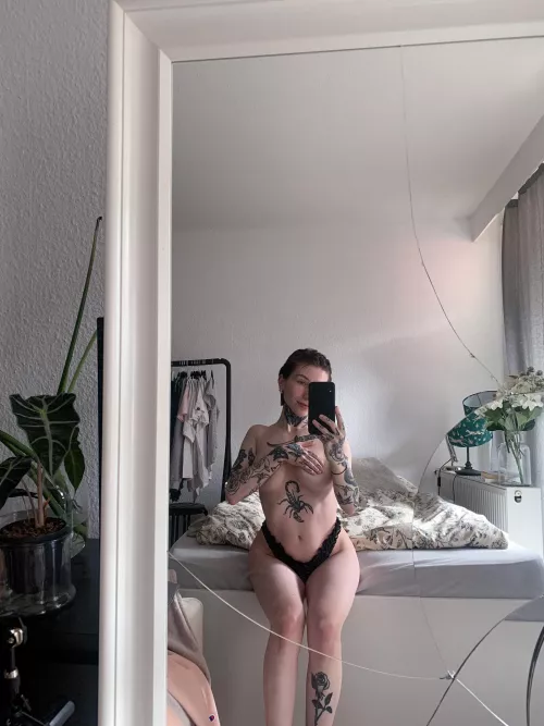 Wanna cuddle and watch some Netflix? by Sophiiechens