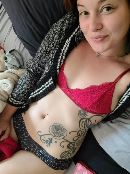 Wanna cum cuddle 😉🌹 by IvyRose92