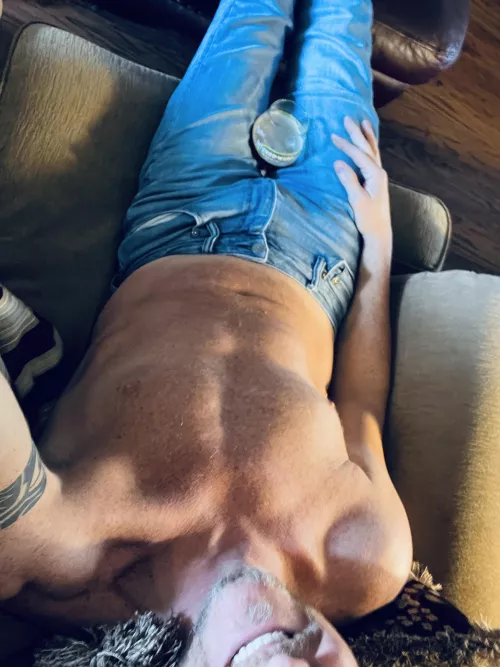 Wanna cum over and watch the game? Free beer…. by tunesandsomebud_420