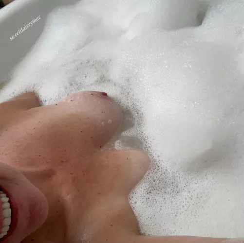 Wanna dip? by sweetdaiseymae