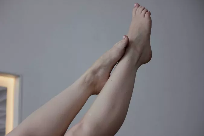 Wanna feel your kisses on my feet by Amina2049