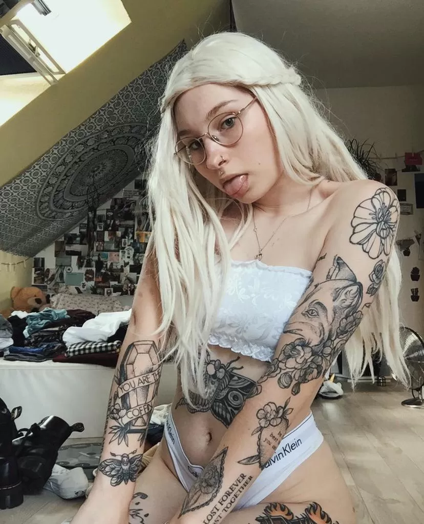 wanna fuck me in my calvins? posted by enamor_me137