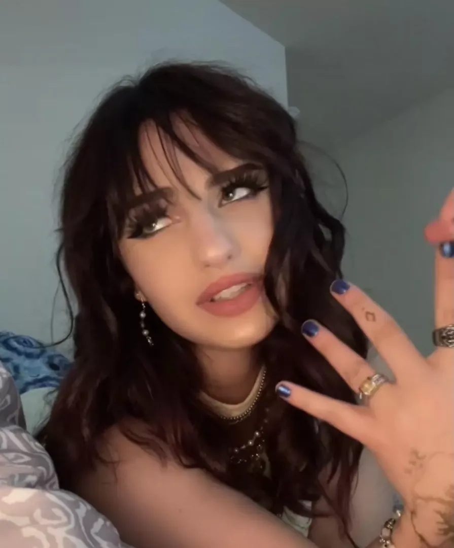 Wanna get a dildo but I’m broke :/ posted by ArchangelLoren