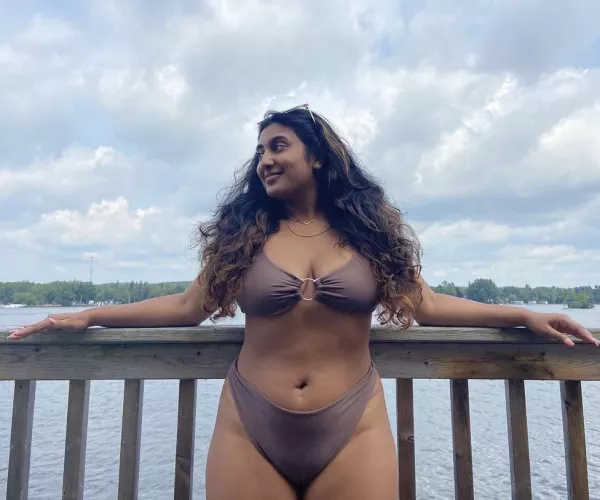 Wanna get buried in them thighs 🤤 by halalpaki