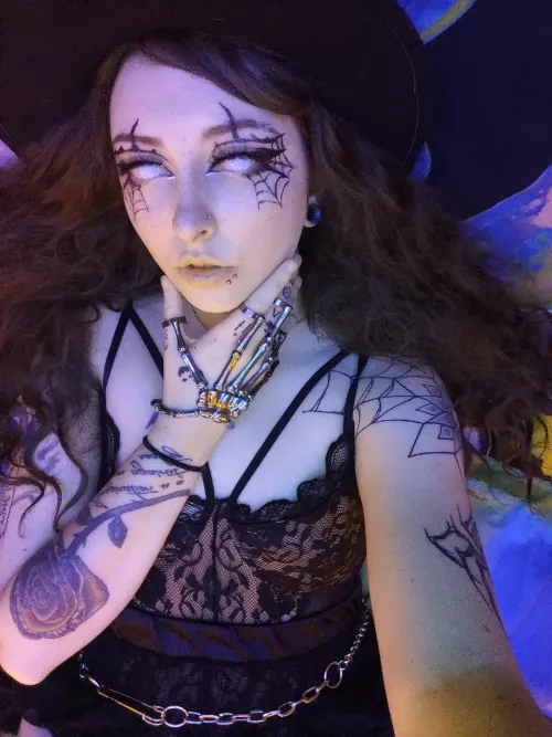 Wanna get caught in my web? by kiittens_playpen