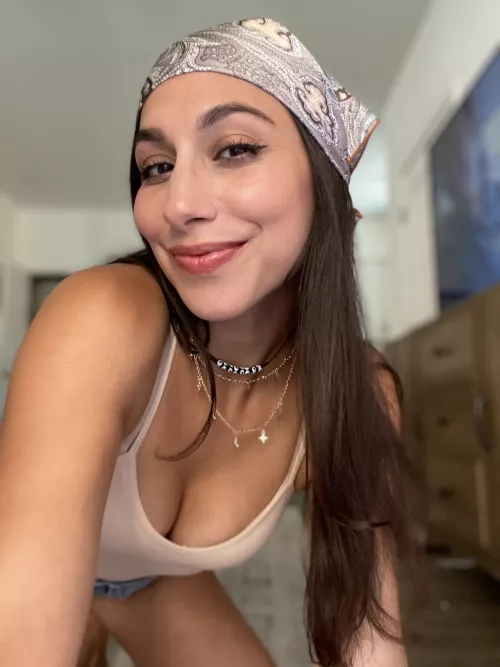 Wanna hangout somewhere.. by Lanalovelacexoxo