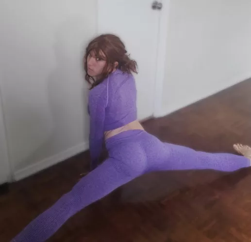 Wanna help me stretch? by SummerHorrorParty