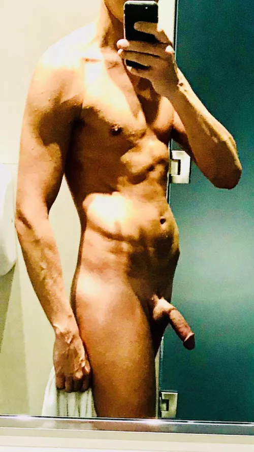 Wanna hit the showers? (M) 28 by funslimdude