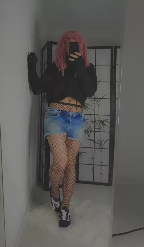 Wanna hold hands?👉🏻👈🏻 by g1gauwu