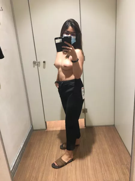 Wanna hold my phone for me Dear...? by TinyAsianDoll18