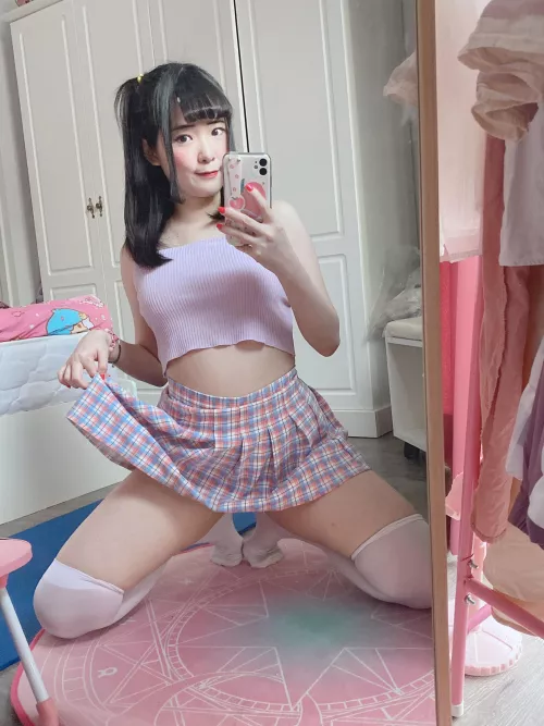 Wanna hug my thigh? by lunschwarz