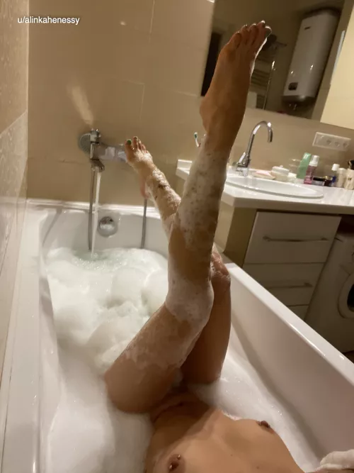 Wanna join me in the bath? by alinkahenessy