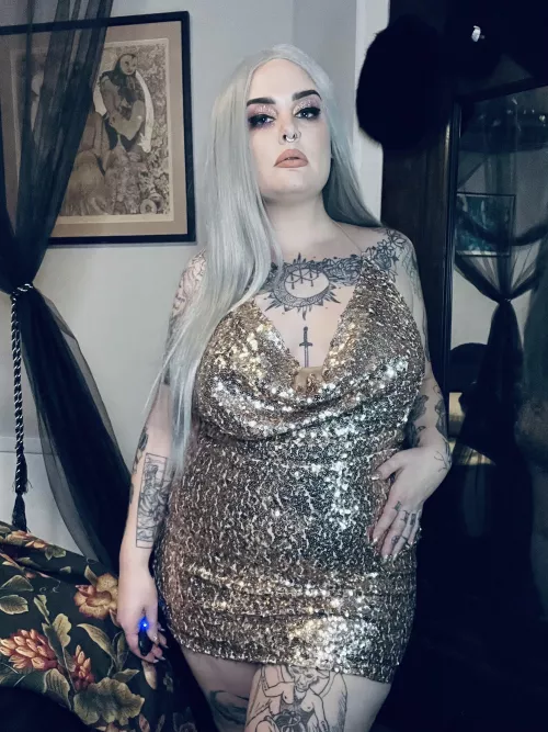 Wanna kiss me at midnight? by thenightmareqveen