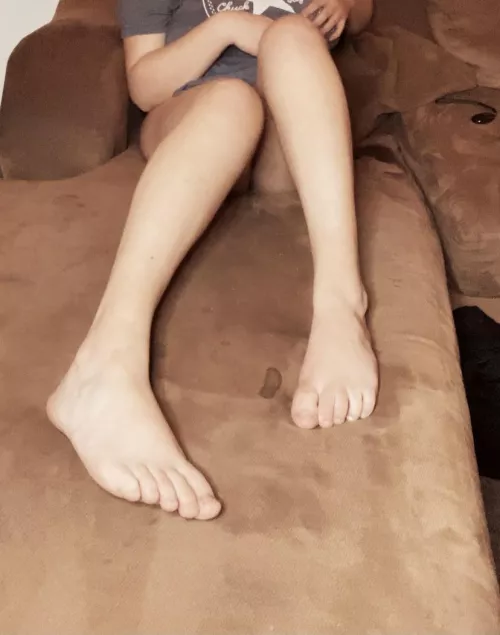 Wanna kiss them? 😈 by SubmissiveMae00