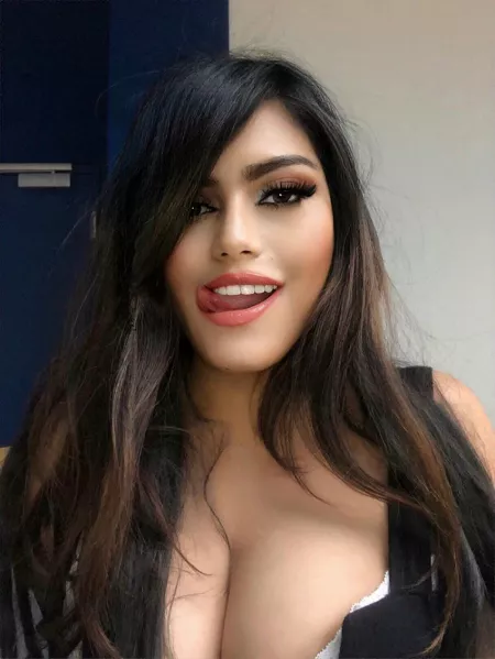 Wanna know what i can do with this tongue? by dwiirafrayy