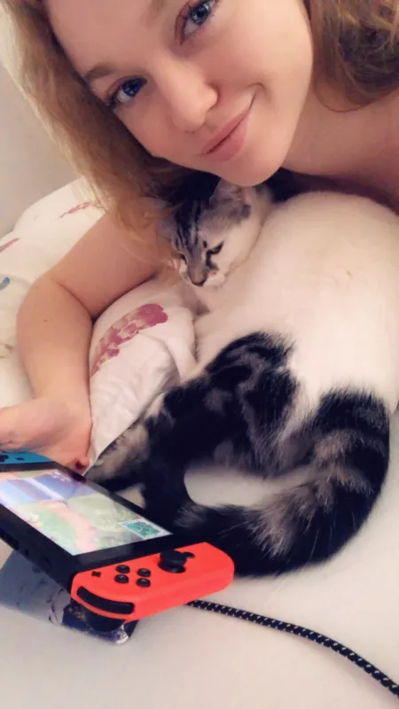 Wanna let me plant some flowers on your island, bby? 🌸😛 by sarah-xxx