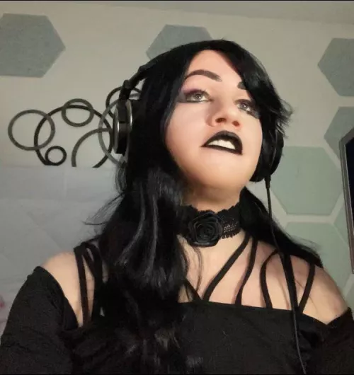 Wanna play retro games with meee? 💁✨🖤 by PrimroseOfDoom