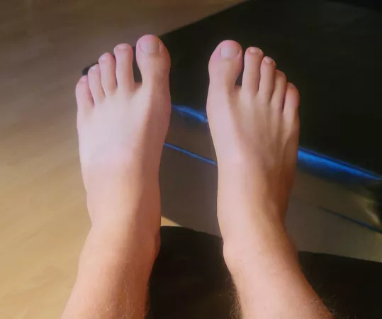 Wanna play with my toes? by Derekfootguy