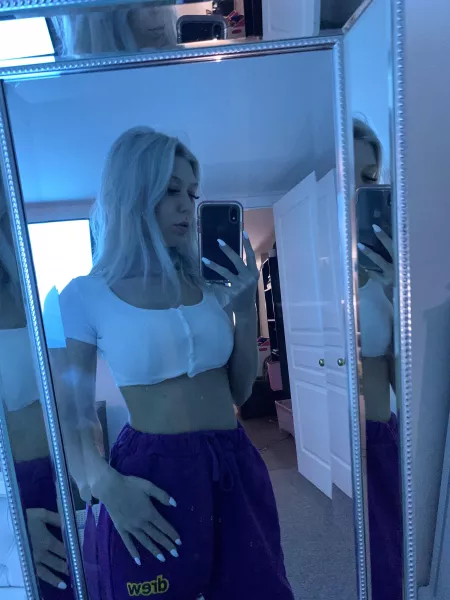 Wanna see me in less?🙈⬇️ by maexx21