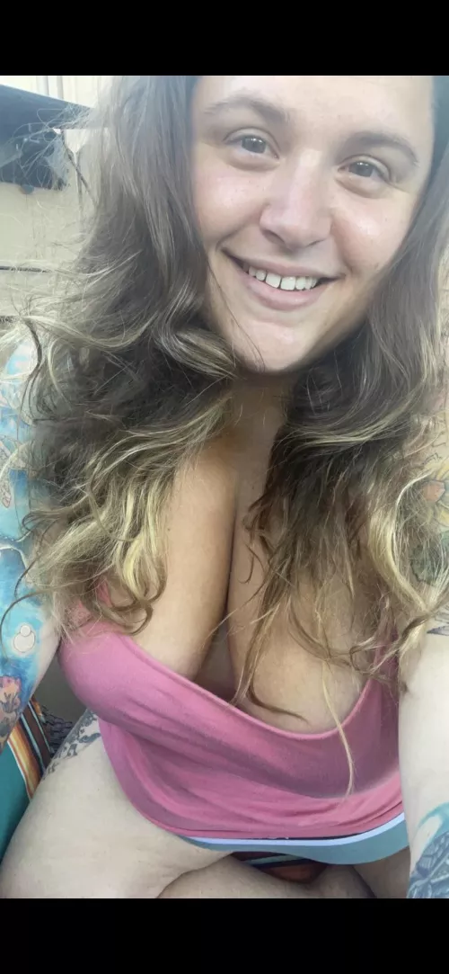 wanna see me pull down my top ? send a chat and find out how by handful_heather420