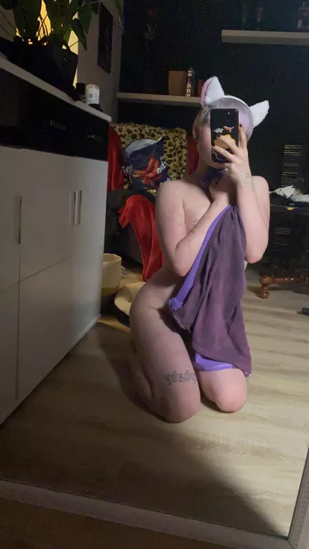 Wanna see me without this shirt? 👀💓 Check out my profile 🐱 by mastersxkitty