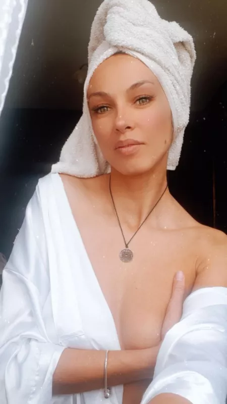 Wanna see more? by elenafoxx01