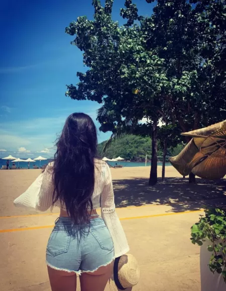 Wanna see my ass uncovered?🍑 by aleeexhuunt