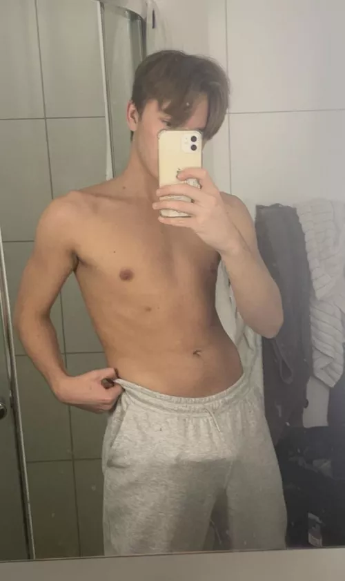 Wanna see underneath? 🙊 by twinkeric