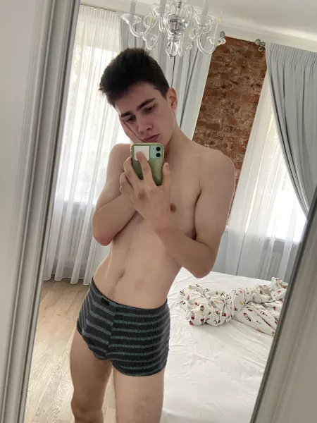 wanna see what’s inside?👀 by R7zRzhOg