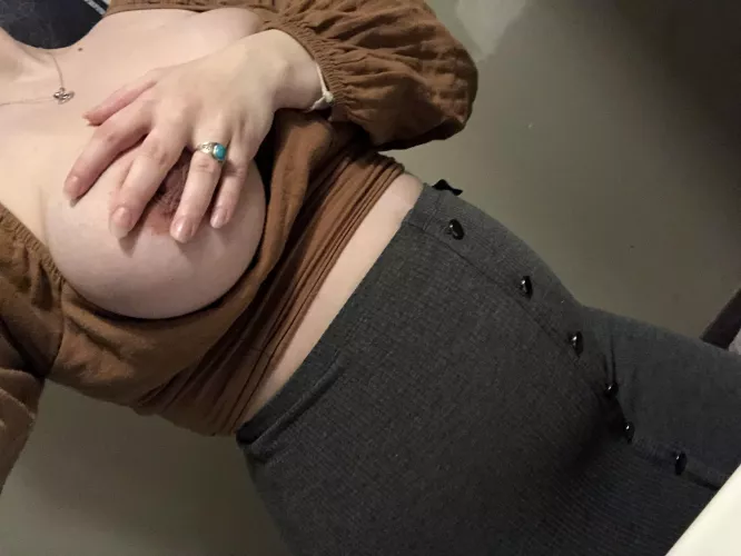 Wanna see what’s underneath? 🧸🤎 by hewwokittyuwu