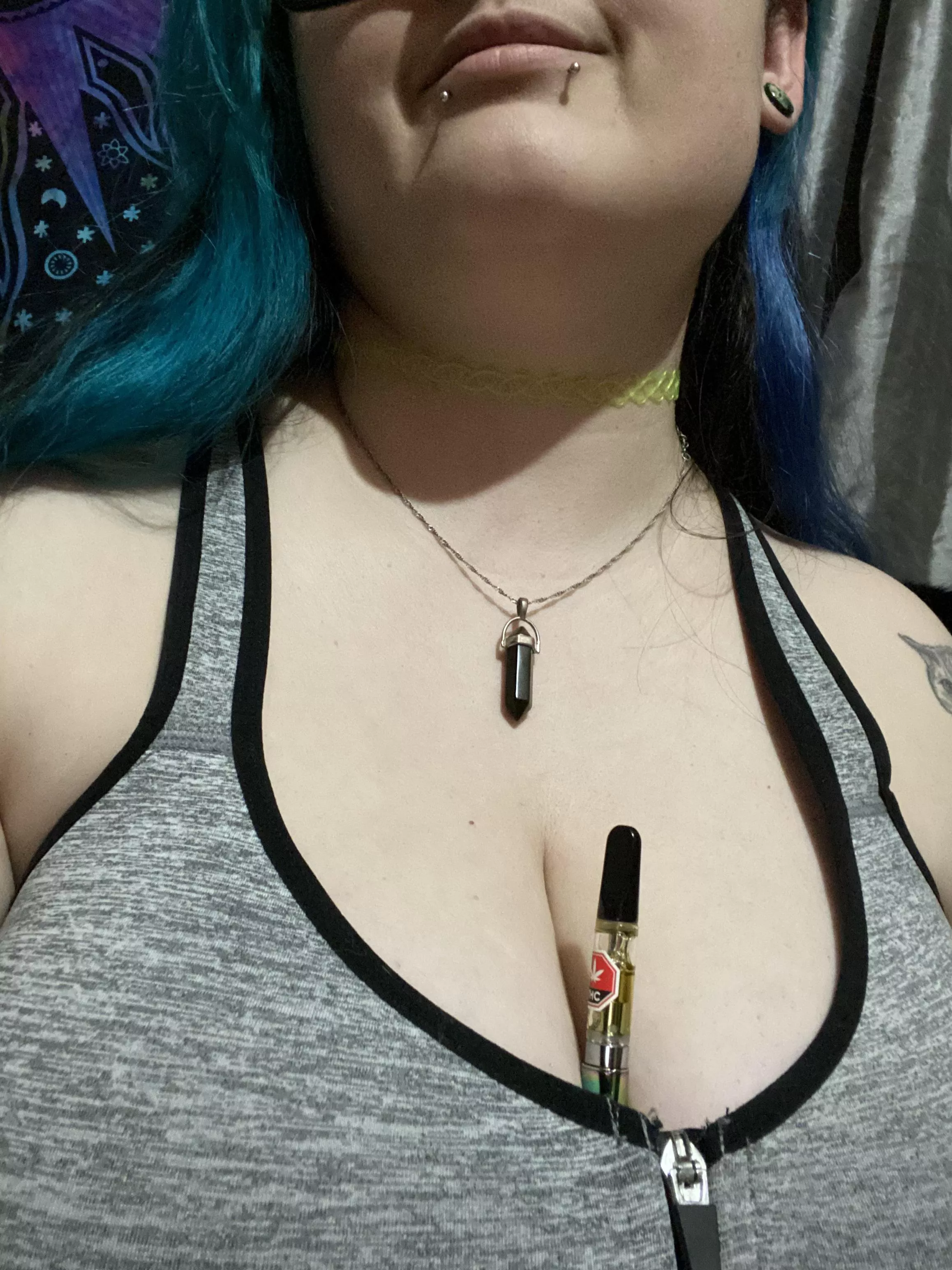 Wanna share a vape with me? 💖 posted by sensiblesheep