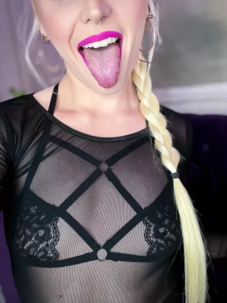 wanna smoke and tie me up? by lunaaaaaahhhhhh