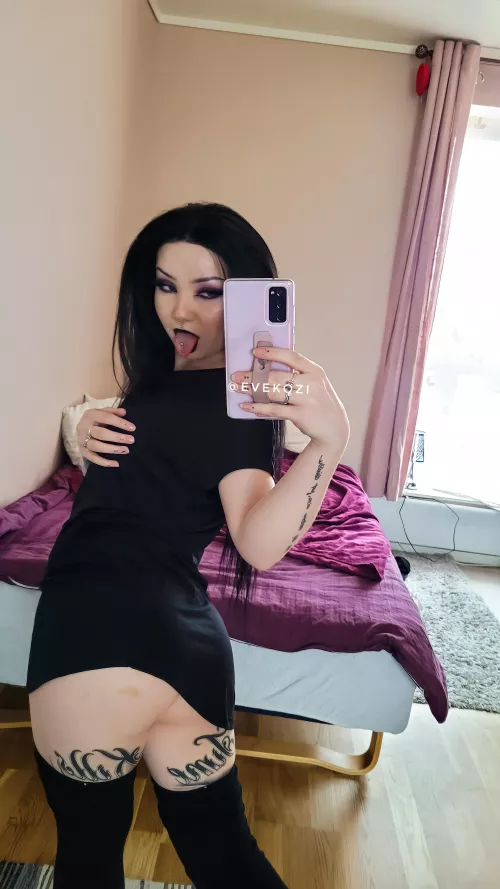 Wanna spank me with ur dick? by evekozi