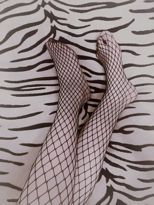 Wanna touch my little feet? by Sexy-chan