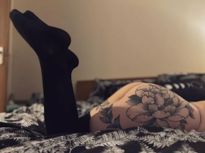 Wanna use my butt as a pillow? by the_huldra