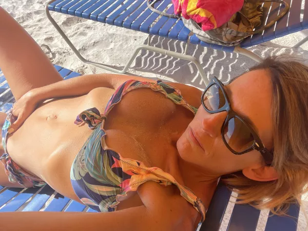 Wanna watch me cum for you? I’m so Horny I couldn’t wait to go back to the hotel room. 💋$9.99, no paywall by EmmaExhales