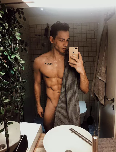 Wanna watch me shower?😈💦 by BattyBoyXx