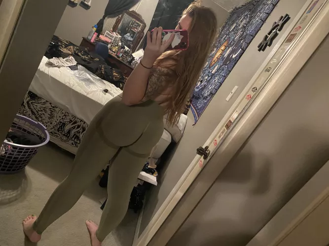 Wanna watch me squat? by natbat420