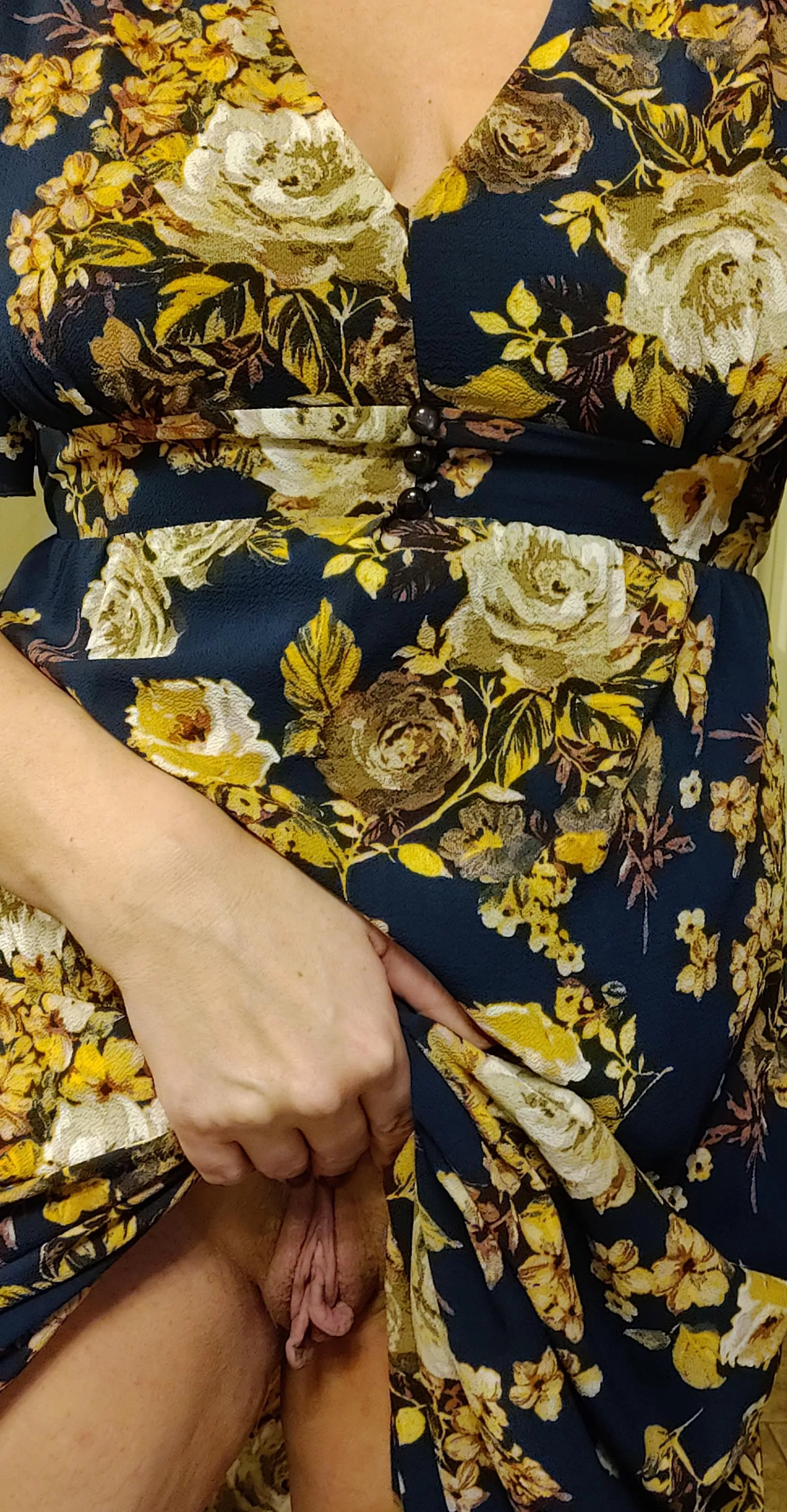 Want a peek 😘 posted by LureoftheTemptress