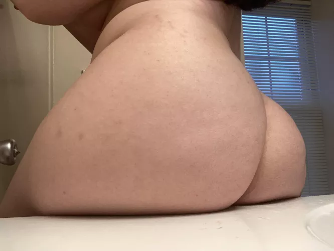 Want a slice of this cake? 🍽 by H0pechan